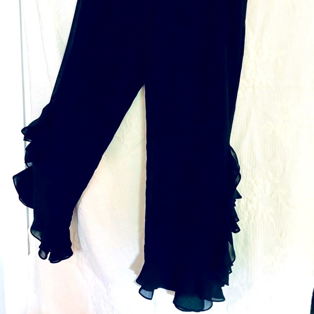 Sassy, fancy, fun fully lined dressy pants made of soft fabric, size 12